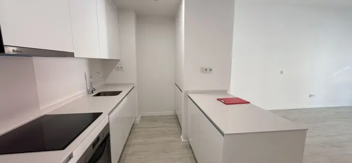 Sale of middle floor apartment in Estepona 0