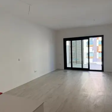 Sale of middle floor apartment in Estepona