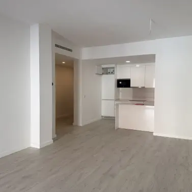 Sale of middle floor apartment in Estepona