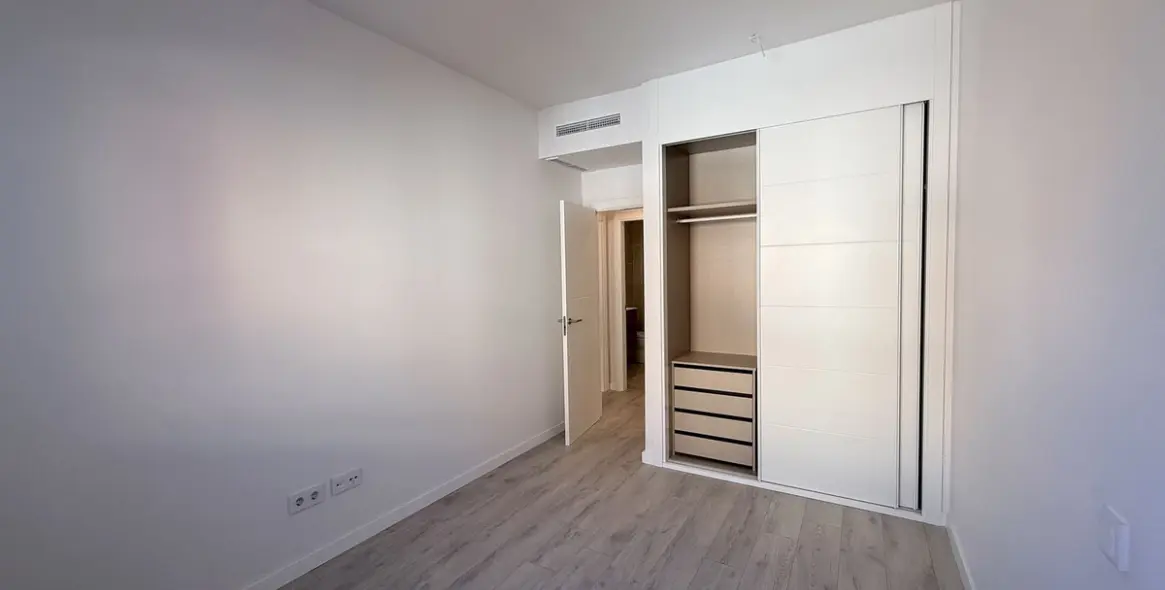 Sale of middle floor apartment in Estepona 13