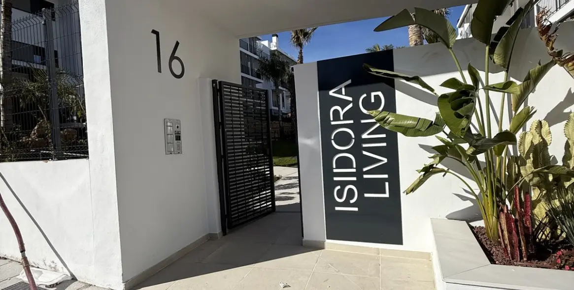 Sale of middle floor apartment in Estepona 19