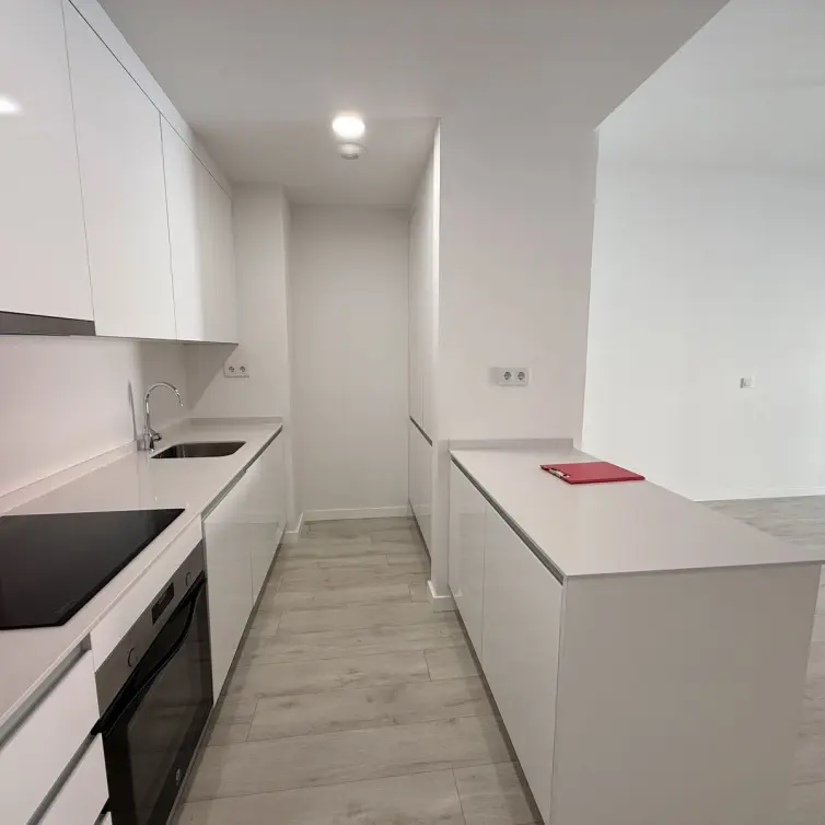 Sale of middle floor apartment in Estepona