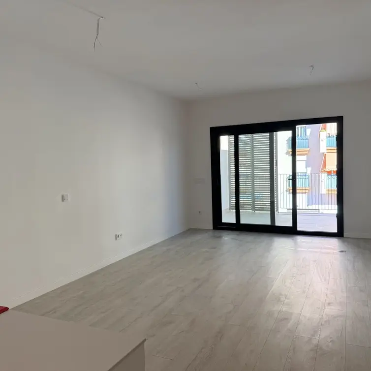 Sale of middle floor apartment in Estepona