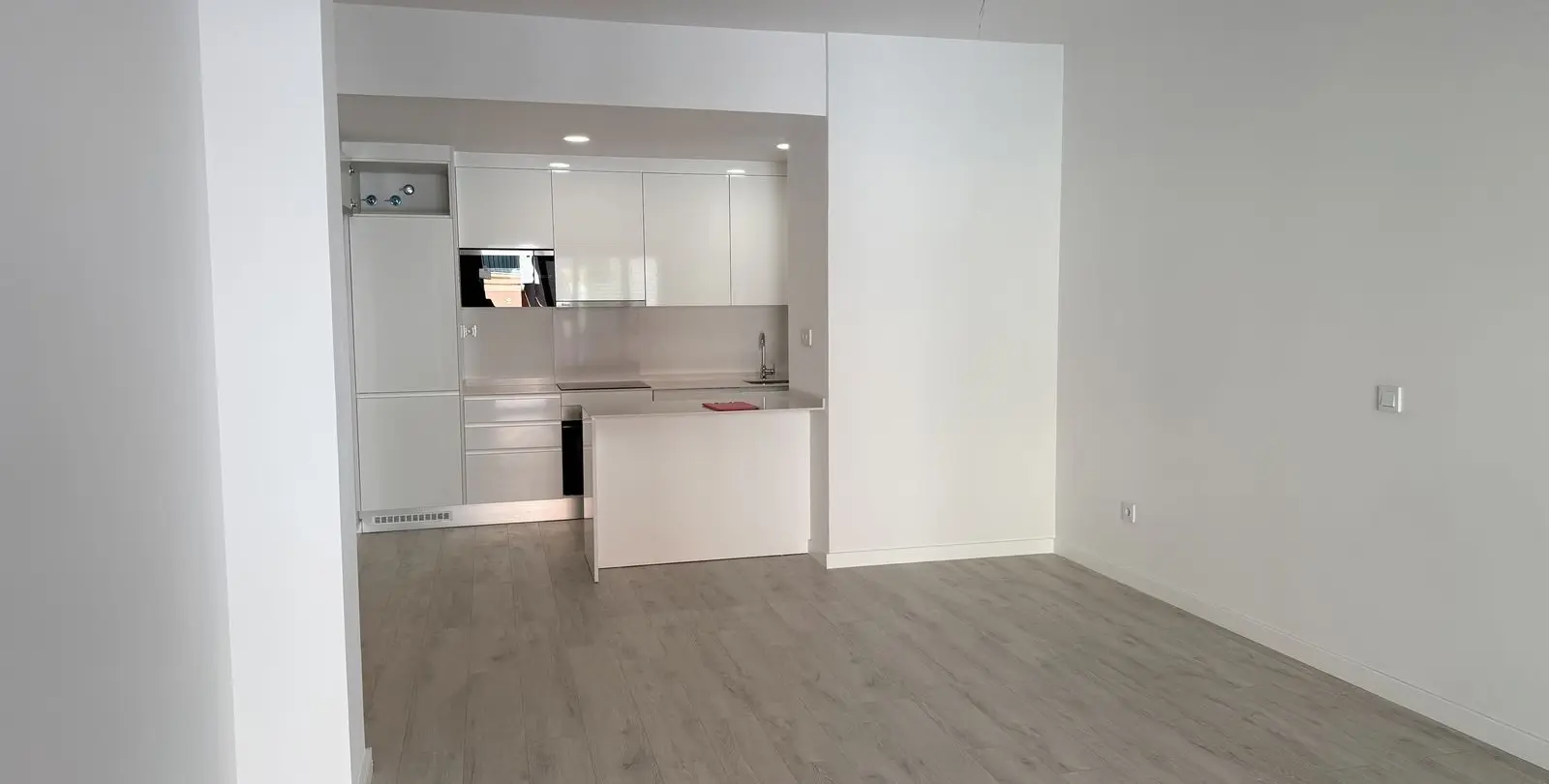 Sale of middle floor apartment in Estepona 4