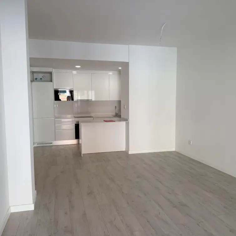 Sale of middle floor apartment in Estepona