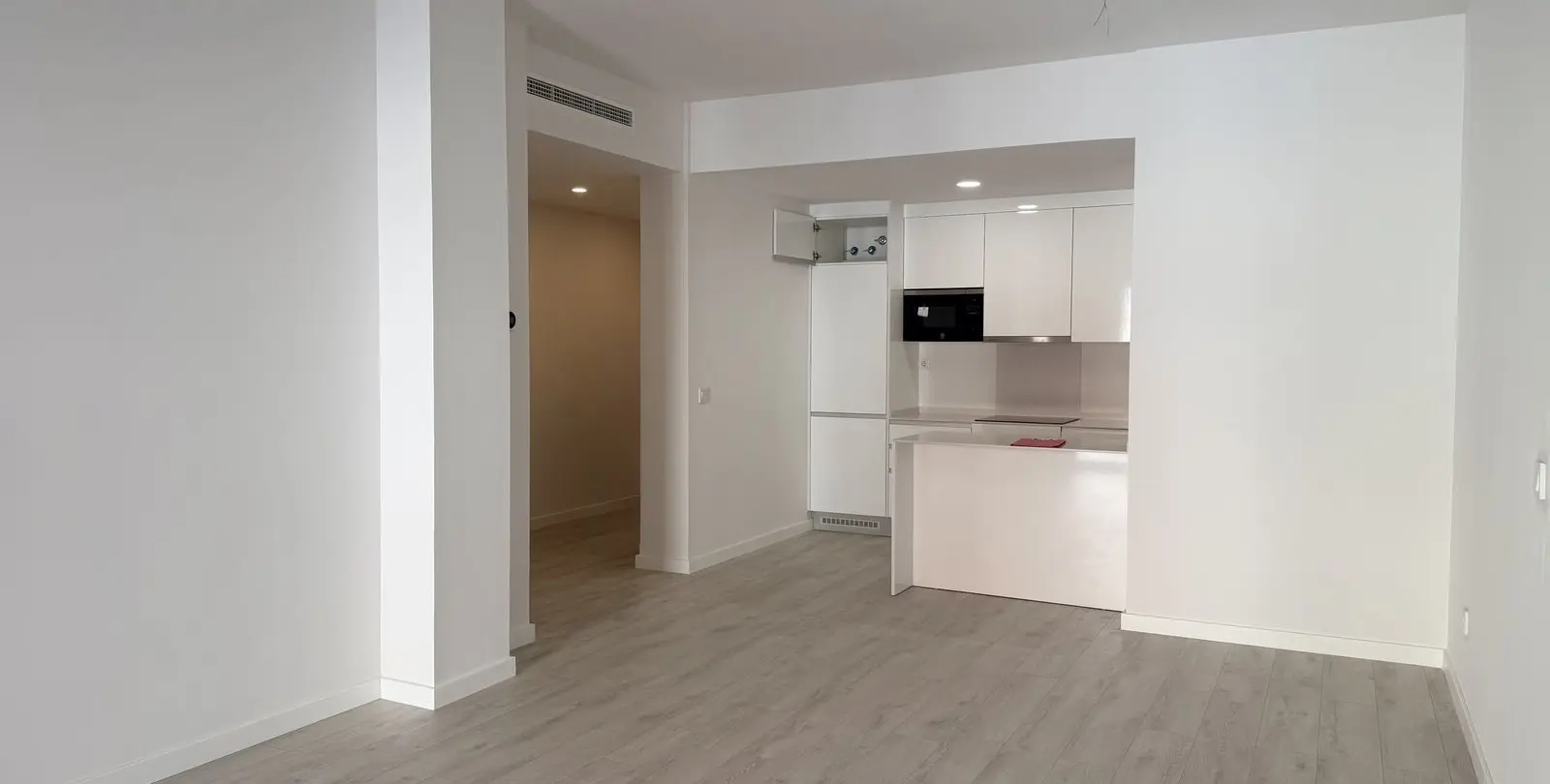 Sale of middle floor apartment in Estepona 5