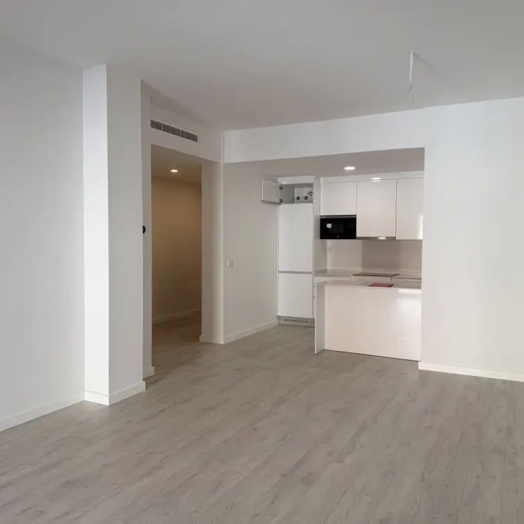 Sale of middle floor apartment in Estepona