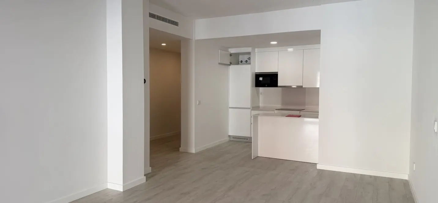 Sale of middle floor apartment in Estepona 4