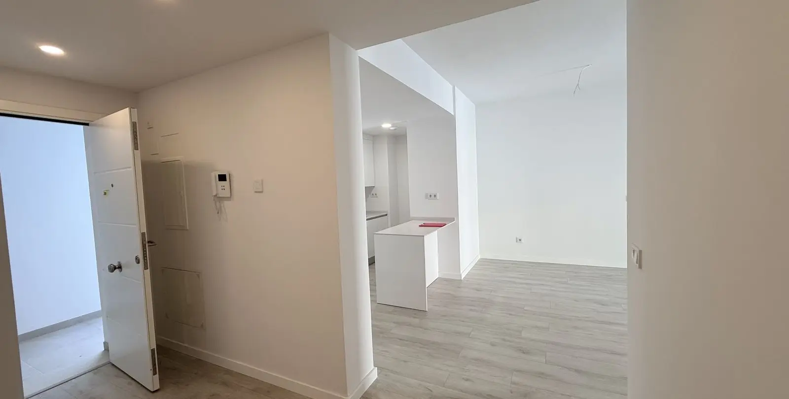 Sale of middle floor apartment in Estepona 10