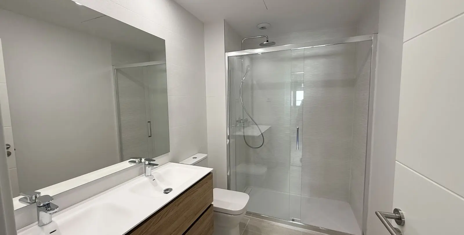 Sale of middle floor apartment in Estepona 11