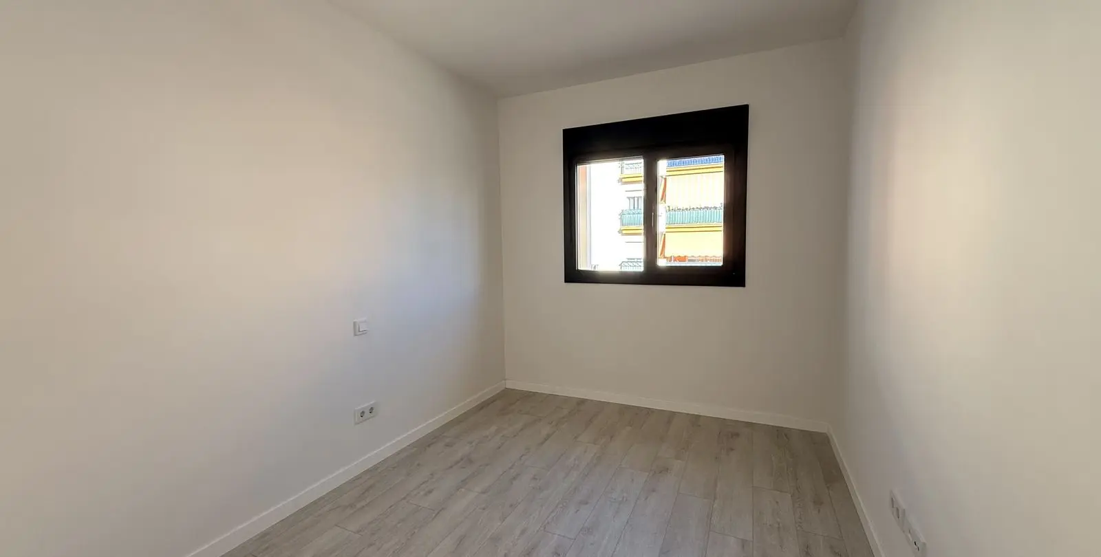 Sale of middle floor apartment in Estepona 16