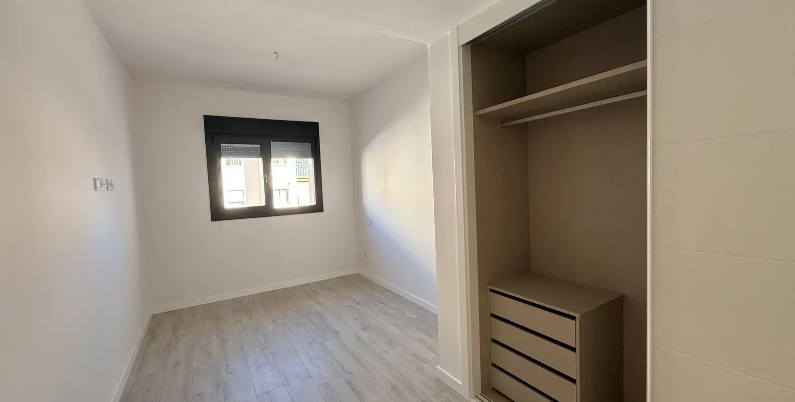 Sale of middle floor apartment in Estepona 17