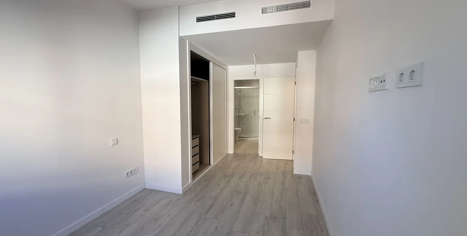 Sale of middle floor apartment in Estepona 18