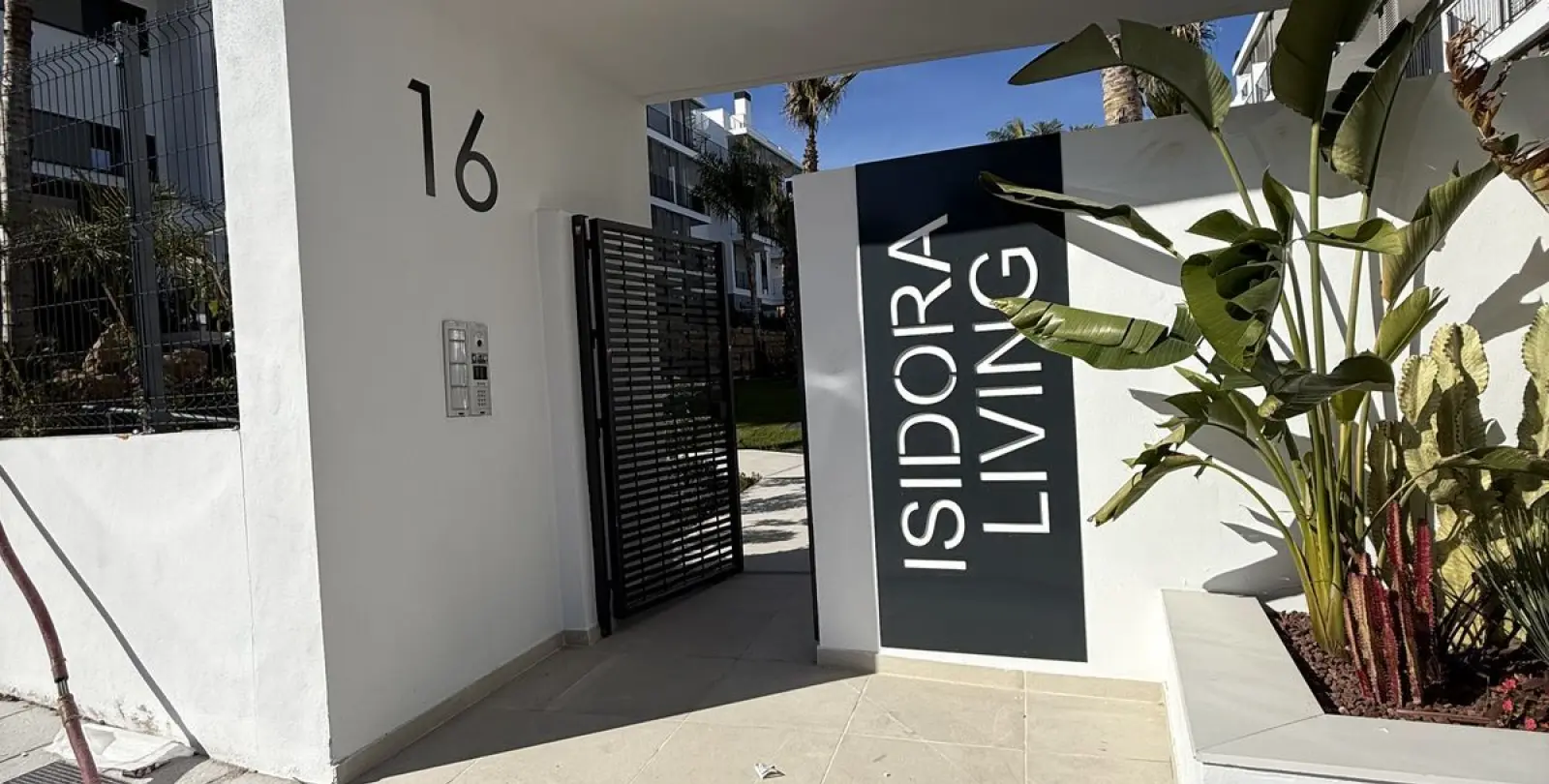Sale of middle floor apartment in Estepona 20