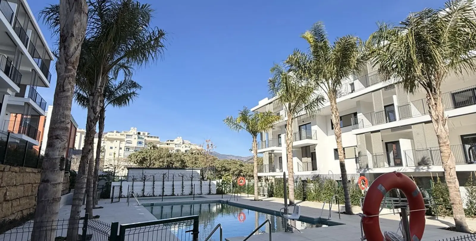 Sale of middle floor apartment in Estepona 22