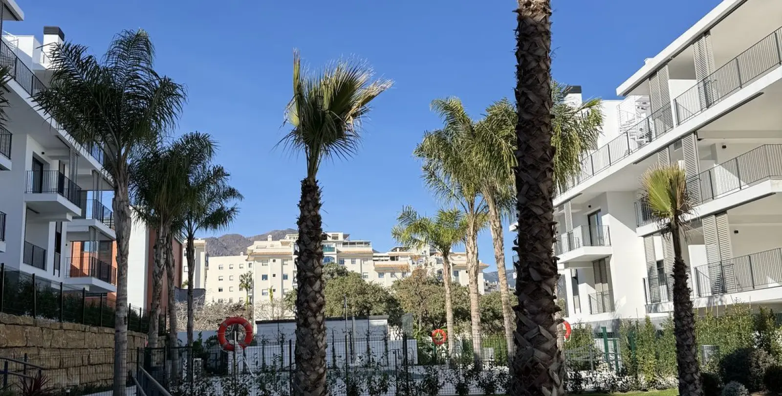 Sale of middle floor apartment in Estepona 23