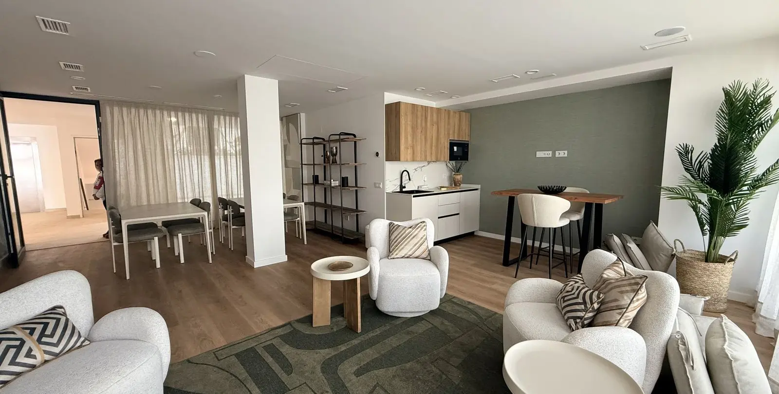 Sale of middle floor apartment in Estepona 28