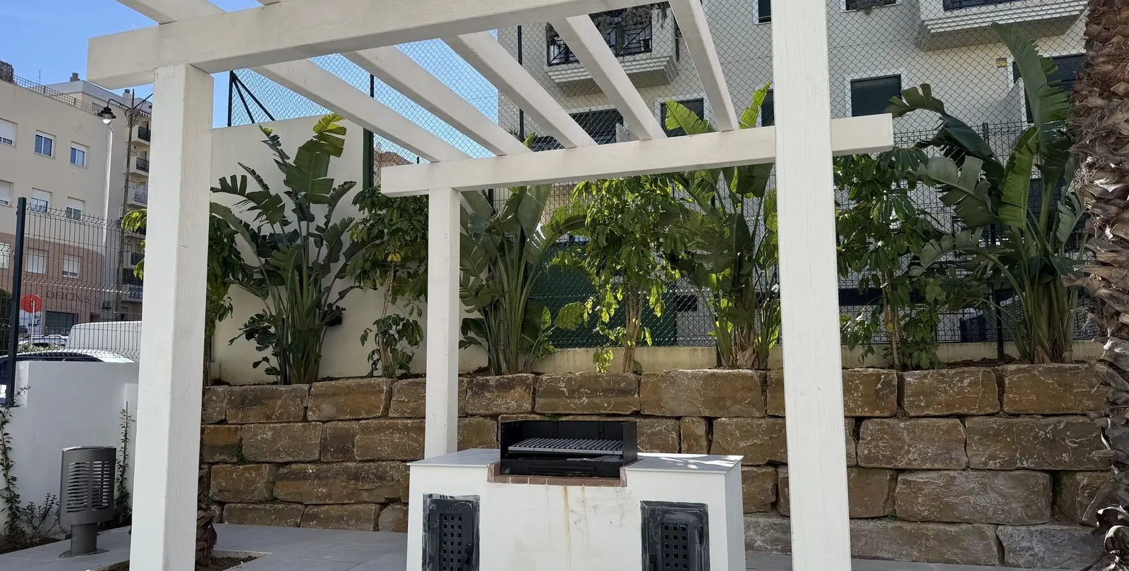 Sale of middle floor apartment in Estepona 29