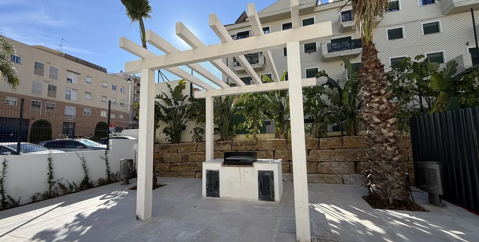 Sale of middle floor apartment in Estepona 30