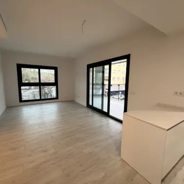 Sale of middle floor apartment in Estepona
