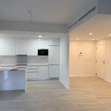 Sale of middle floor apartment in Estepona
