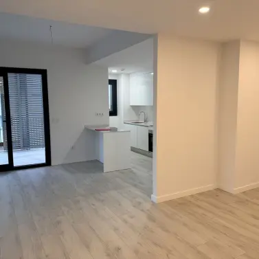 Sale of middle floor apartment in Estepona