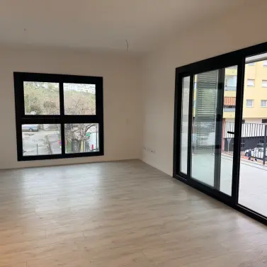 Sale of middle floor apartment in Estepona