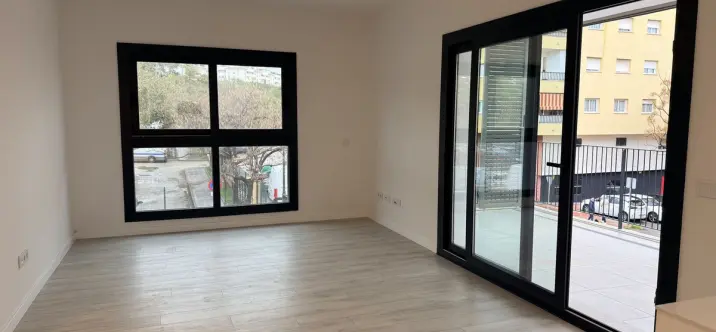 Sale of middle floor apartment in Estepona 4