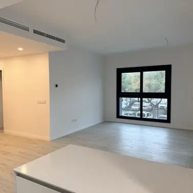 Sale of middle floor apartment in Estepona