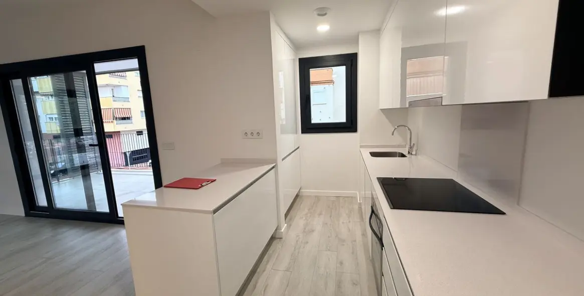 Sale of middle floor apartment in Estepona 12