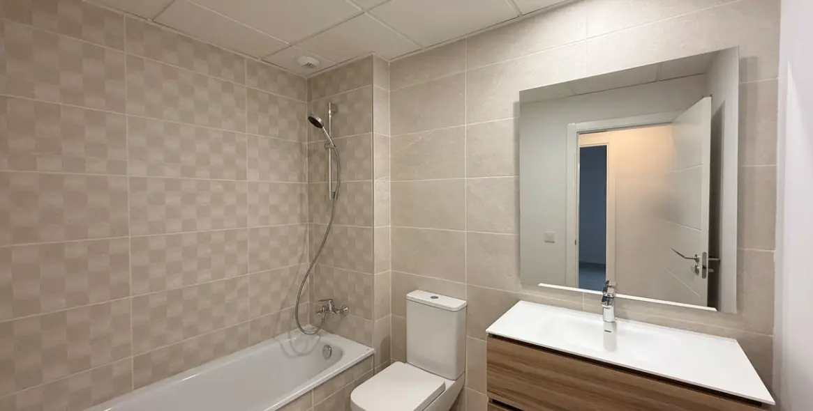 Sale of middle floor apartment in Estepona 18