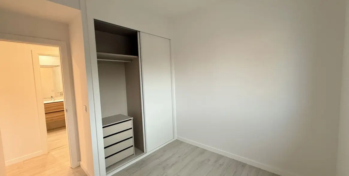 Sale of middle floor apartment in Estepona 24