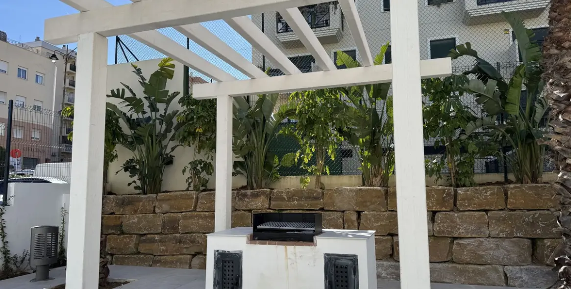 Sale of middle floor apartment in Estepona 50