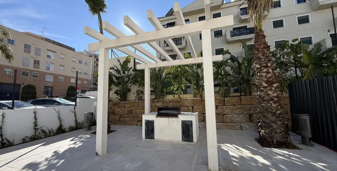 Sale of middle floor apartment in Estepona 52