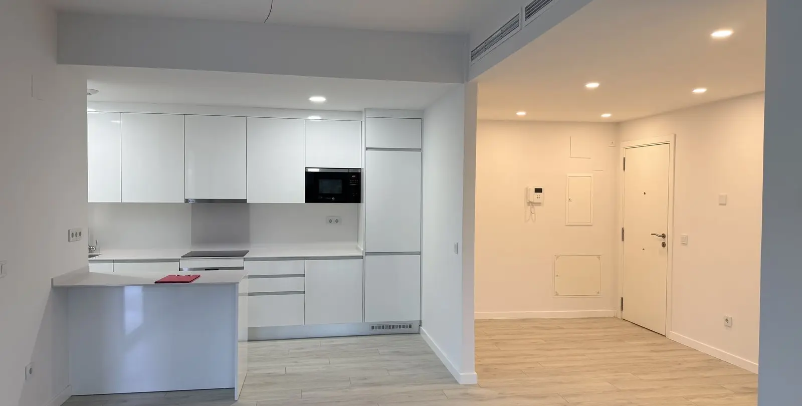 Venta de apartamento en planta media en Estepona 3