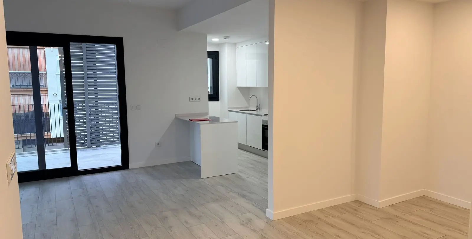 Venta de apartamento en planta media en Estepona 4