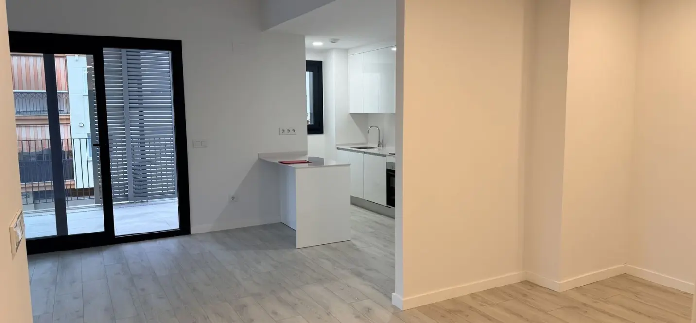 Venta de apartamento en planta media en Estepona 3