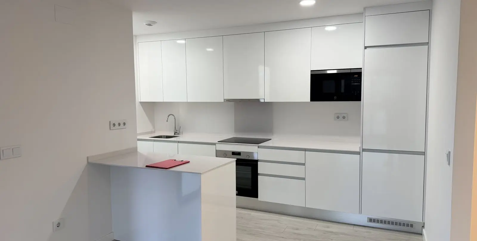 Venta de apartamento en planta media en Estepona 5