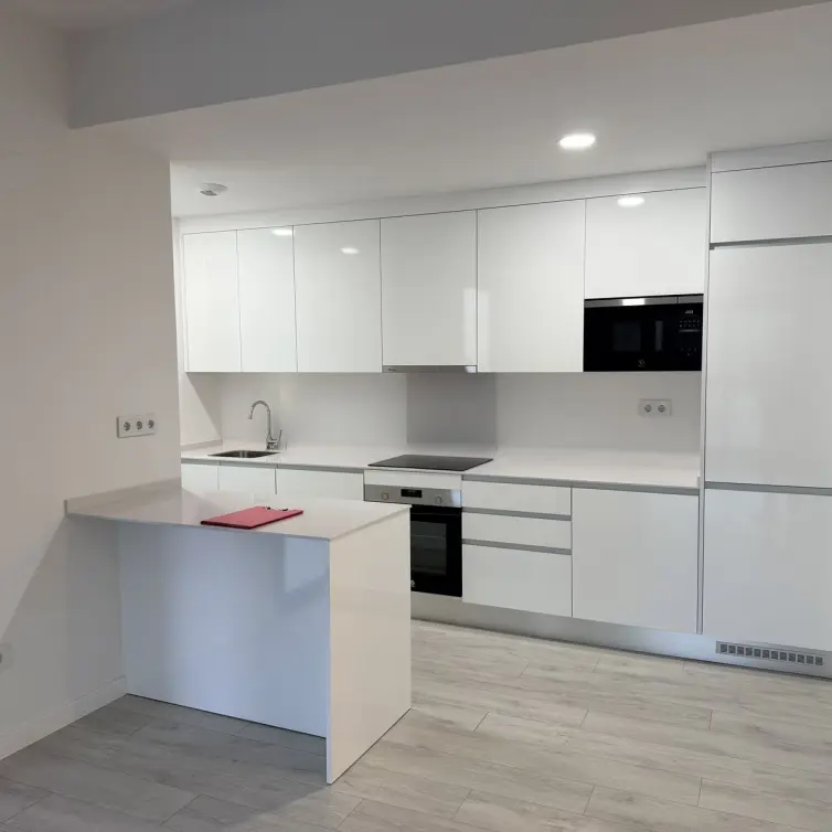Venta de apartamento en planta media en Estepona