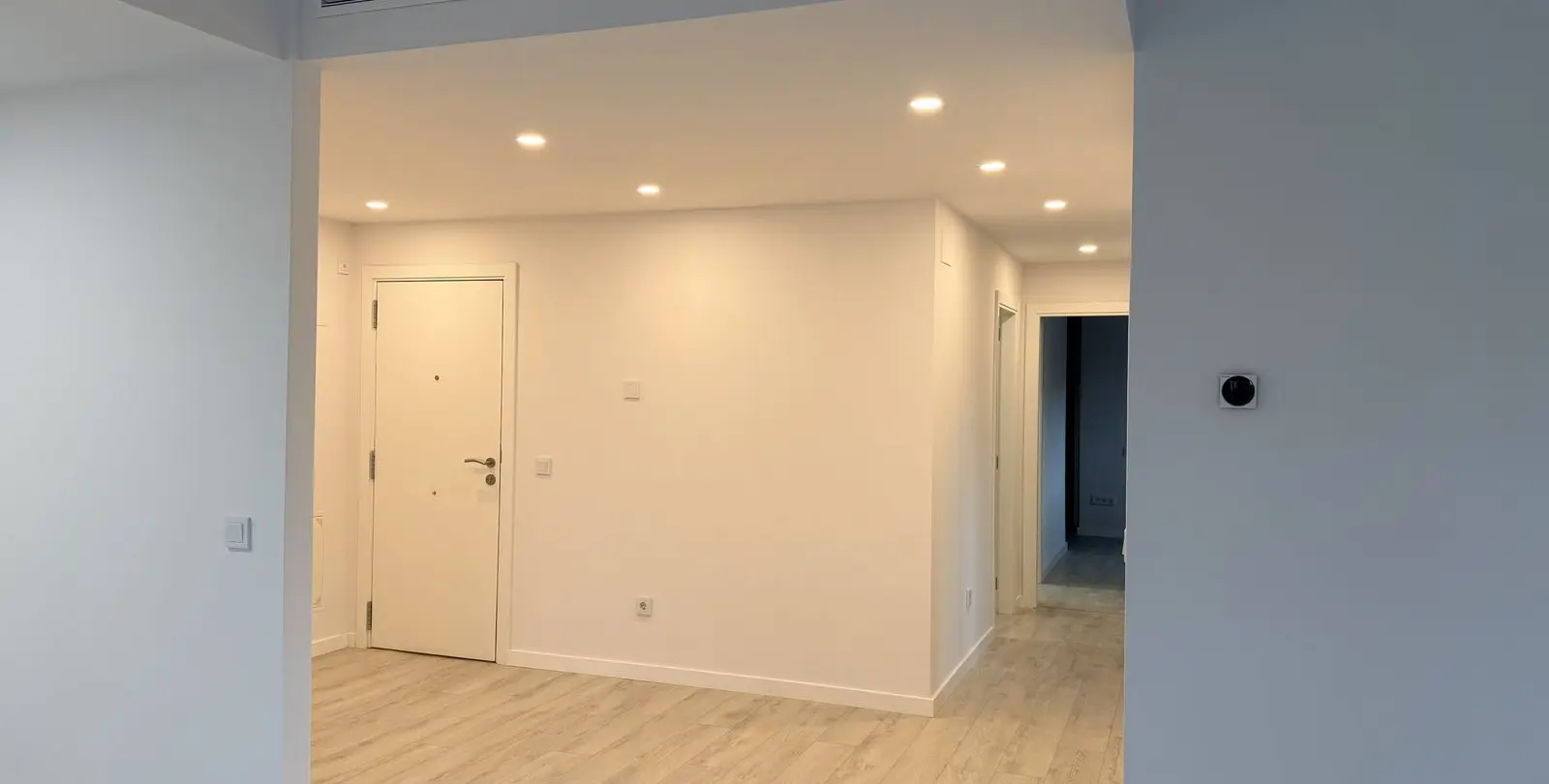 Venta de apartamento en planta media en Estepona 15
