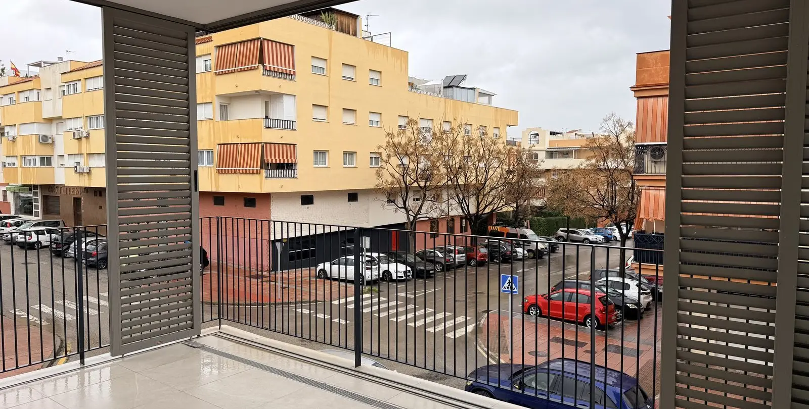 Venta de apartamento en planta media en Estepona 16