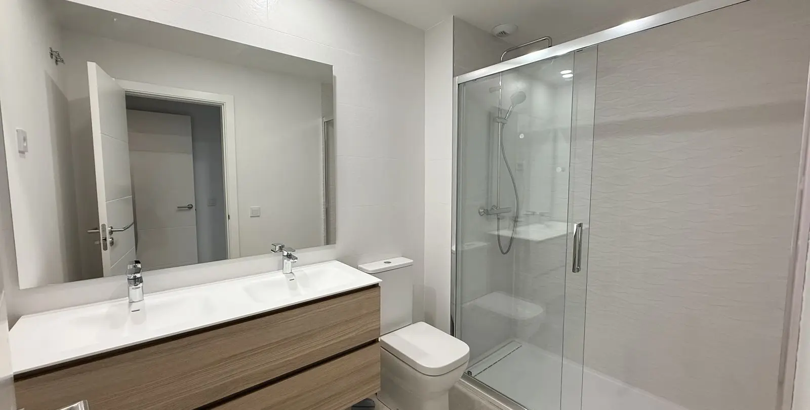 Venta de apartamento en planta media en Estepona 20