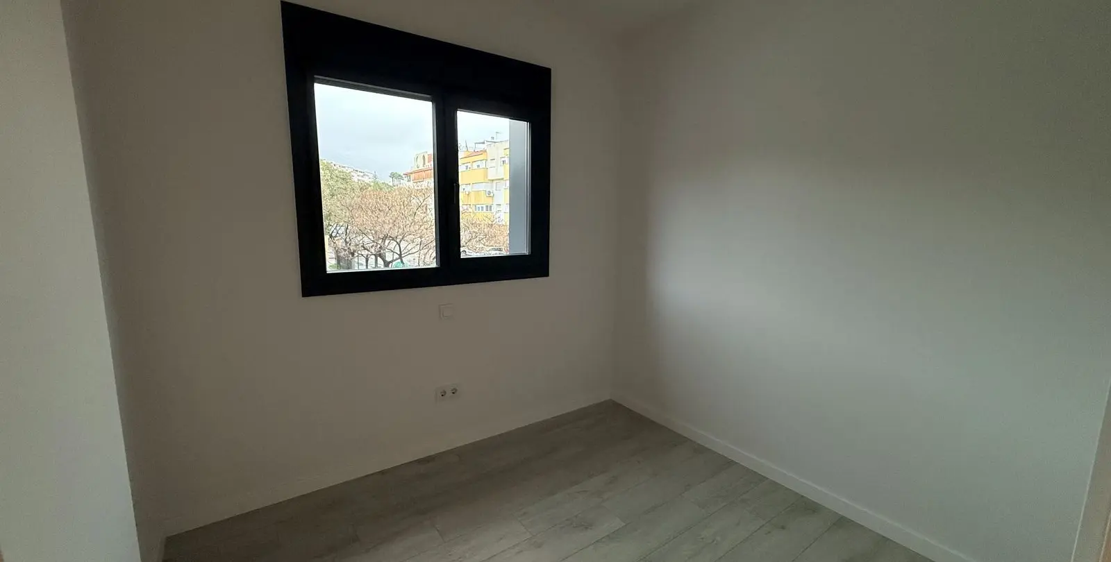 Venta de apartamento en planta media en Estepona 21