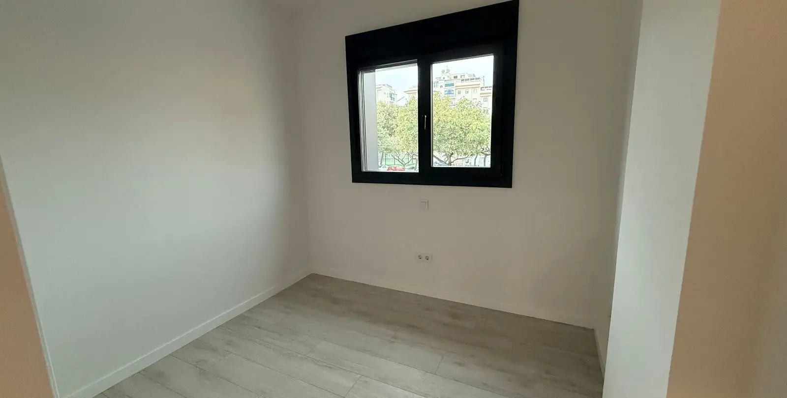 Venta de apartamento en planta media en Estepona 23
