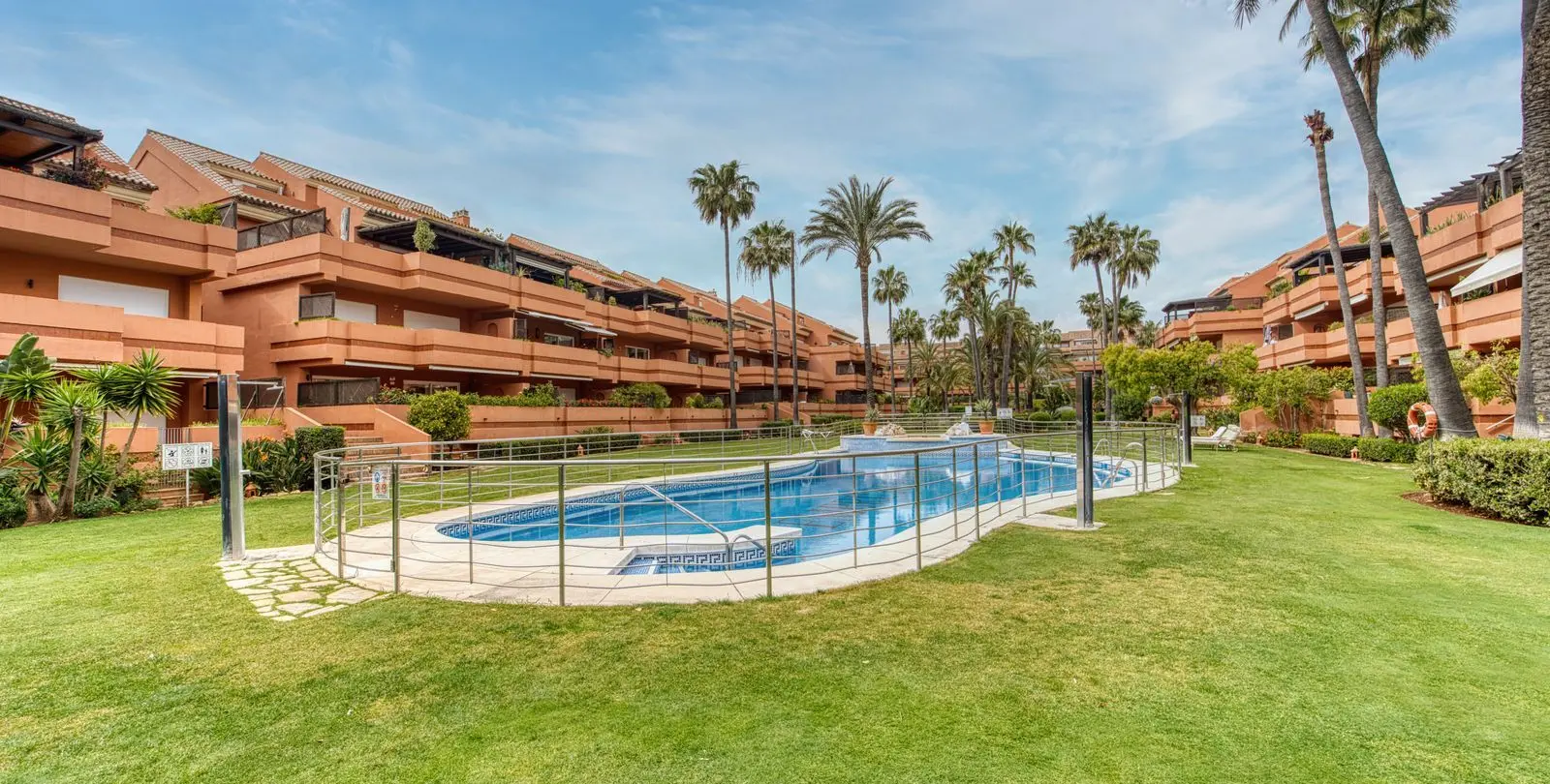 Venta de apartamento en planta baja en Marbella 1