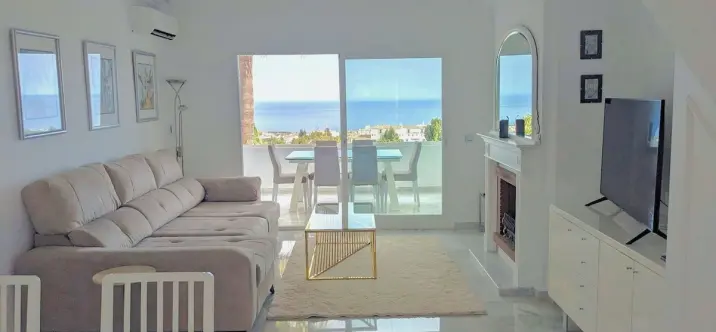 Venta de ático dúplex en Calahonda 0