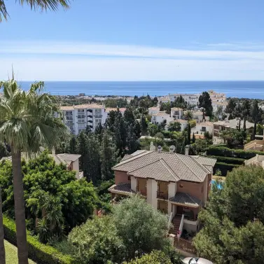 Venta de ático dúplex en Calahonda