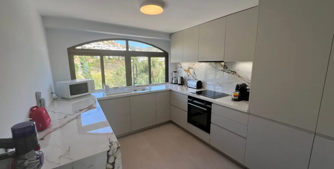 Venta de ático dúplex en Calahonda 17