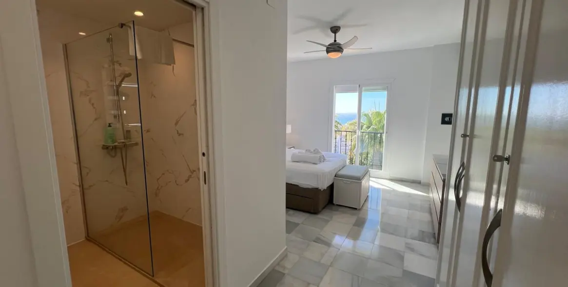 Venta de ático dúplex en Calahonda 23