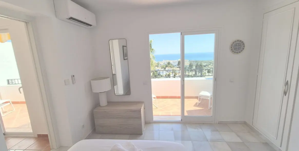 Venta de ático dúplex en Calahonda 25